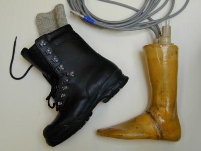Manikin foot for thermal testing of footwear.