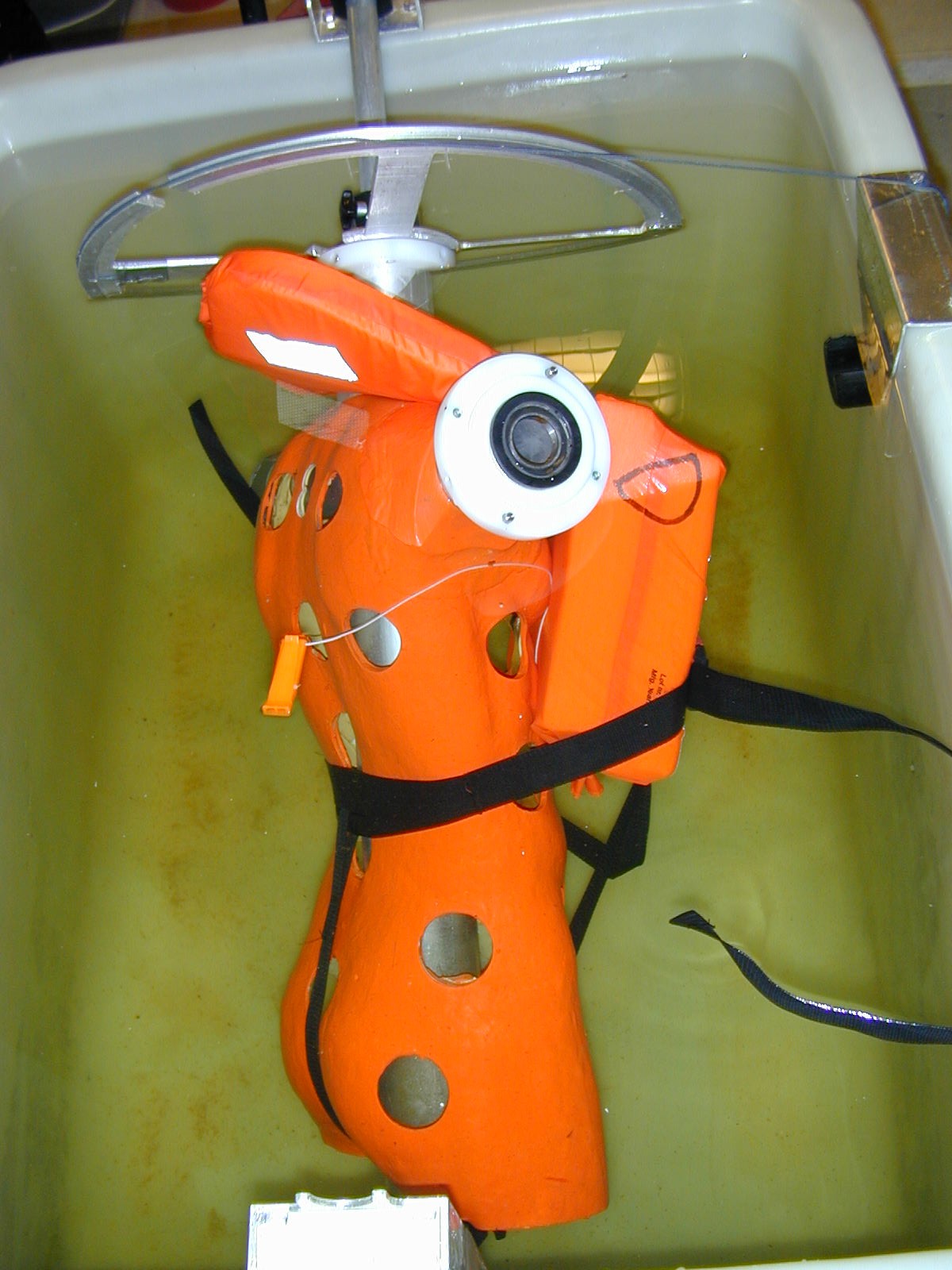 Test of lifejacket stability (torque test) according to 6.15 in: ASD-STAN-prEN 4862; Rotorcraft Constant wear Lifejacket